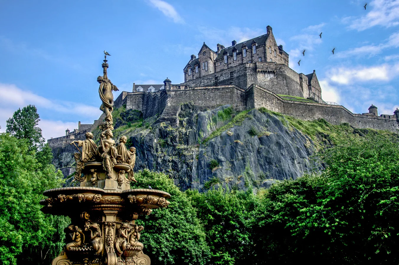 Edinburgh Castle and the Royal Mile skyline 