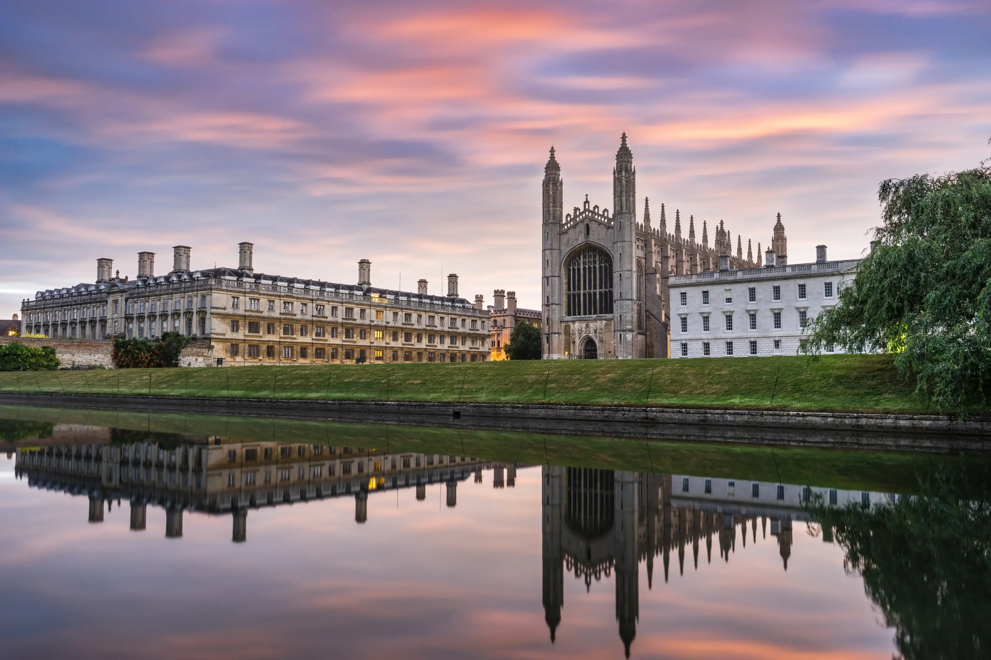 Cambridge University colleges and River Cam skyline