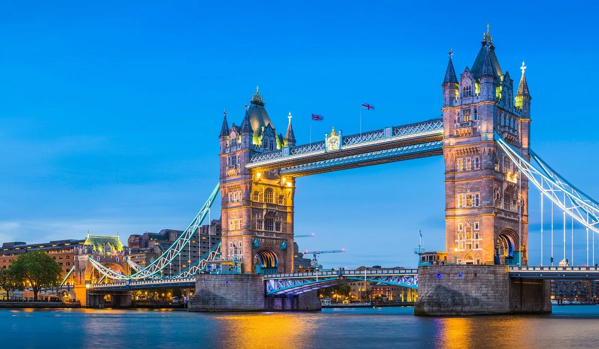 UK map with major AI research hubs highlighted, Akoode AI development in the UK